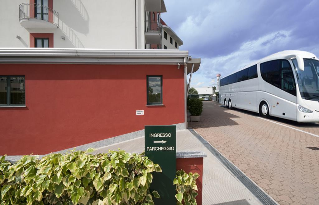 Hotel Brindor Poirino Екстер'єр фото