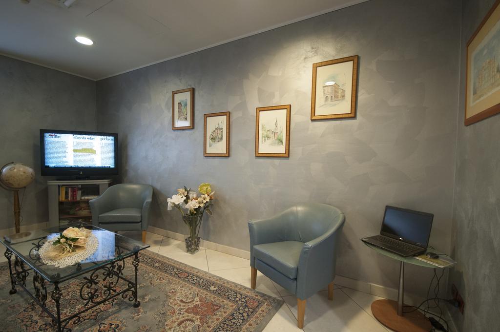 Hotel Brindor Poirino Екстер'єр фото