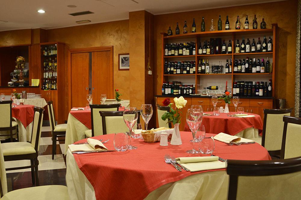 Hotel Brindor Poirino Екстер'єр фото
