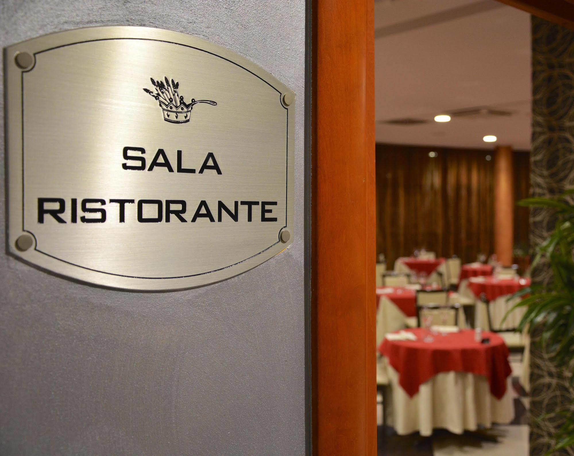 Hotel Brindor Poirino Екстер'єр фото