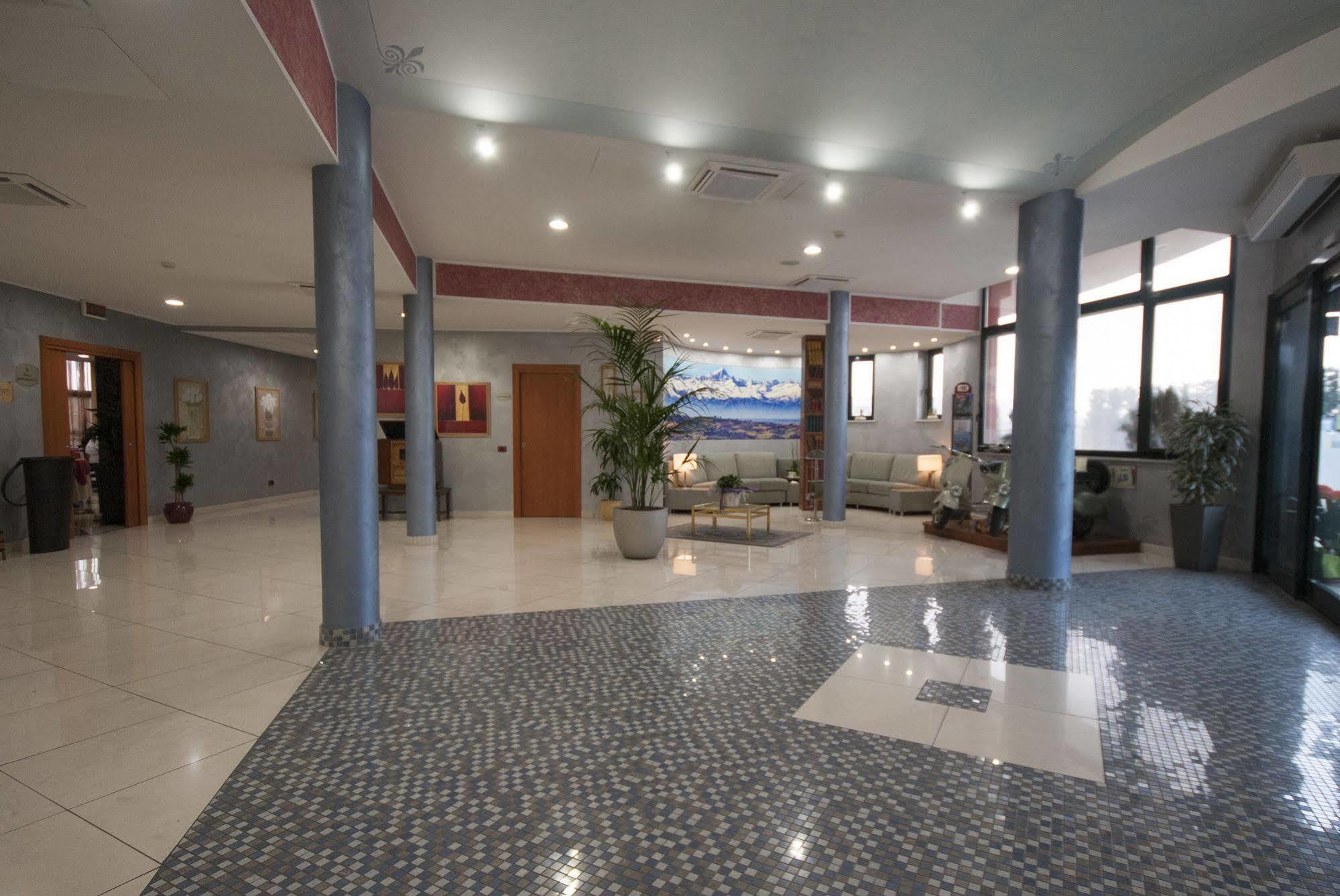 Hotel Brindor Poirino Екстер'єр фото