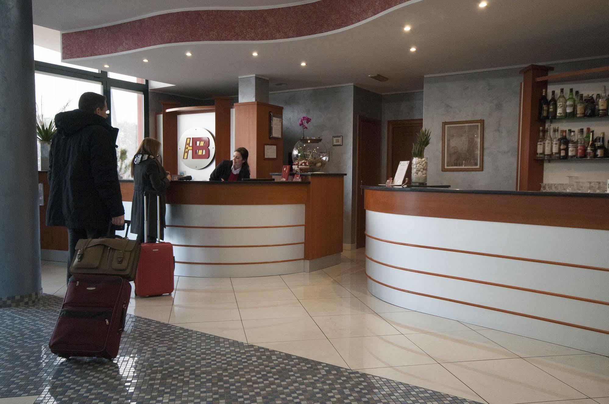 Hotel Brindor Poirino Екстер'єр фото